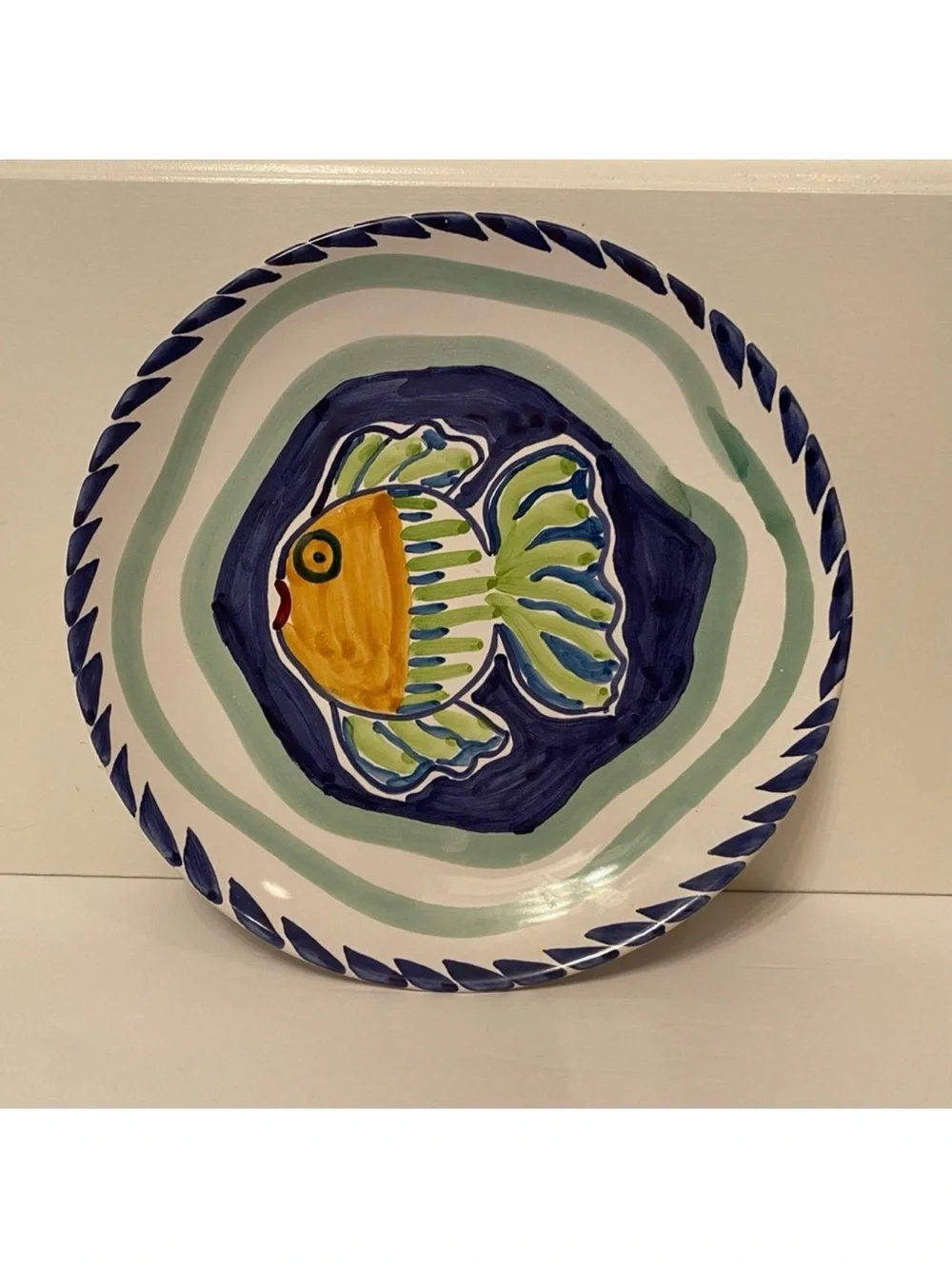 ITALY PLATE HAND PAINTED POTTERY FISH WHITE BLUE GREEN HOME DINING LUNCHEON